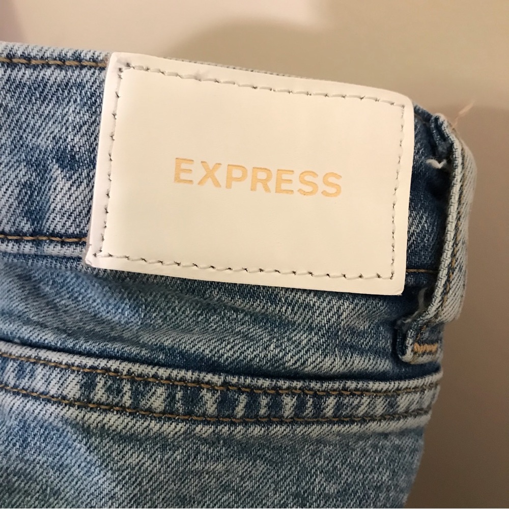Express Mom Jean Super High Rise Size 2 Light Wash Distressed Denim - Picture 9 of 12